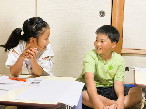 体験講座を楽しんでくれている様子