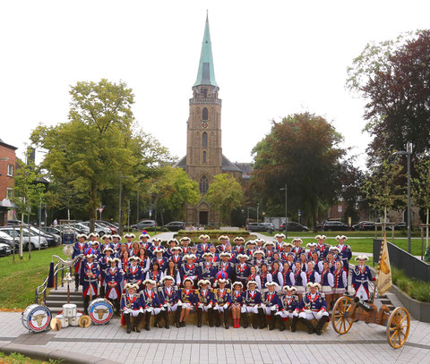 Prinzengarde Brander Stiere 1928 im September 2019  vor St. Donatus (Aachen-Brand)