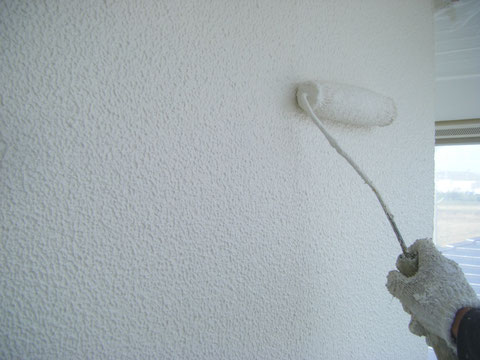 熊本のお家外壁上塗り状況。ローラー仕上げ
