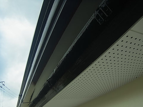 屋根塗装・外壁塗装後　ＡＦＴＥＲ　幕板・樋塗装の仕上がりを高画質カメラにて接写で撮影。