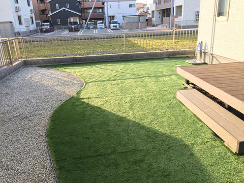 天然芝から人工芝に張り替えしたお庭