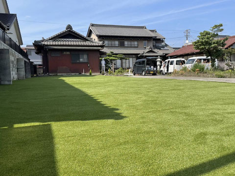 愛知県稲沢市での「人工芝で雑草予防」実施