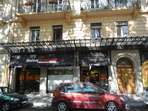 Le RC de l'immeuble d'Esquilat A l'époque il y avait le Music Hall de mon grand père paternel...