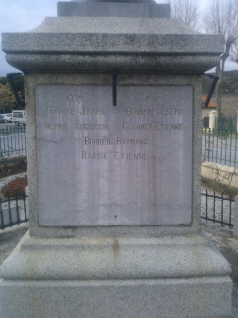 Monument aux morts de Latour de France avec le nom de Barde