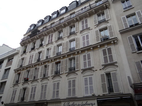 Cet immeuble au pied de la butte Montmartre