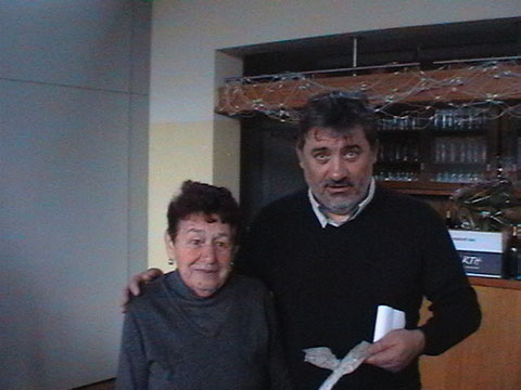 Jean Michel et la personne qui possédait un fragment du NA547 et qui lui en a fait don en mémoire de son oncle Guy Bourreau Cette dame avait 12 ans au moment des faits