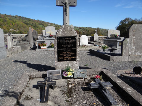 Tombe familiale Martrou à Laveissière