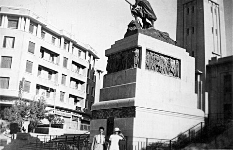 autre vue du monument aux morts de Mostaganem collections anciens de Mostaganem