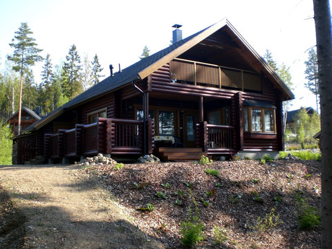 smsfi. de  ODER  ferienhaus-am-see-finnland.de      Sunny Mökki Sysmä. Ferienhaus direkt am See in Süd-Finnland. Eigenes Boot. Sauna im Haus. Ganzjährig mit dem Pkw erreichbar.