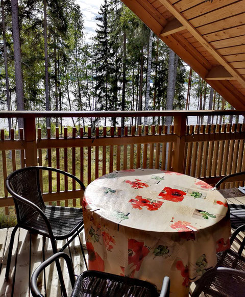 smsfi. de  ODER  ferienhaus-am-see-finnland.de      Sunny Mökki Sysmä. Ferienhaus direkt am See in Süd-Finnland. Eigenes Boot. Sauna im Haus. Ganzjährig mit dem Pkw erreichbar.