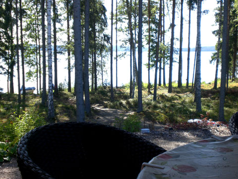 smsfi. de ODER ferienhaus-am-see-finnland.de Sunny Mökki Sysmä. Ferienhaus direkt am See in Süd-Finnland. Eigenes Boot. Sauna im Haus. Ganzjährig mit dem Pkw erreichbar.