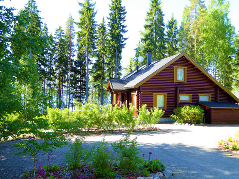 smsfi. de ODER ferienhaus-am-see-finnland.de Sunny Mökki Sysmä. Ferienhaus direkt am See in Süd-Finnland. Eigenes Boot. Sauna im Haus. Ganzjährig mit dem Pkw erreichbar.