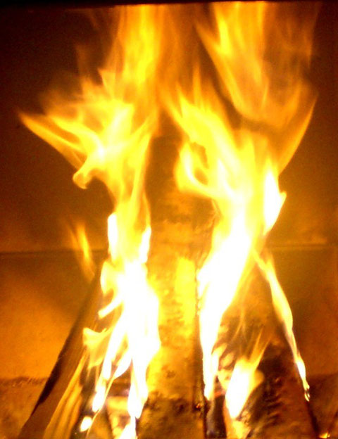 Sunny Mökki Sysmä. Brings back the fire in your life! Kuschel- und Entspannungszeit vor dem Kaminofen.