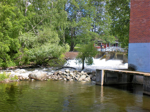 Angeln. Fliegenfischen Finnland Fluss Virtaa