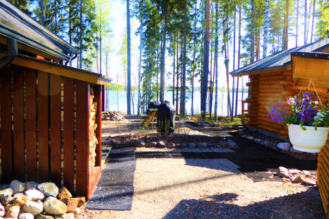 Holzofen Außensauna mit Sitzgruppe. Wellenrauschen und Blick auf den See. Kugelgrill und weiterer Smoker inklusive mit ...