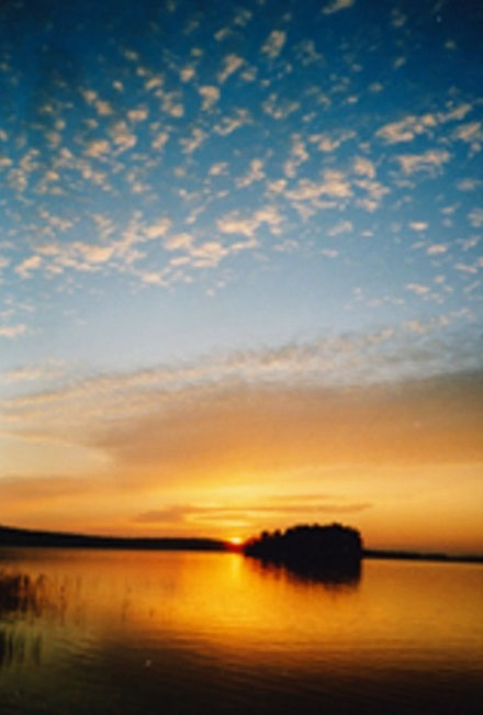 smsfi. de ODER ferienhaus-am-see-finnland.de Sunny Mökki Sysmä. Ferienhaus direkt am See in Süd-Finnland. Eigenes Boot. Sauna im Haus. Ganzjährig mit dem Pkw erreichbar.