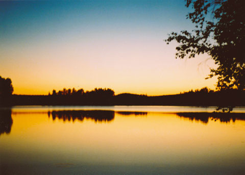 smsfi. de ODER ferienhaus-am-see-finnland.de Sunny Mökki Sysmä. Ferienhaus direkt am See in Süd-Finnland. Eigenes Boot. Sauna im Haus. Ganzjährig mit dem Pkw erreichbar.
