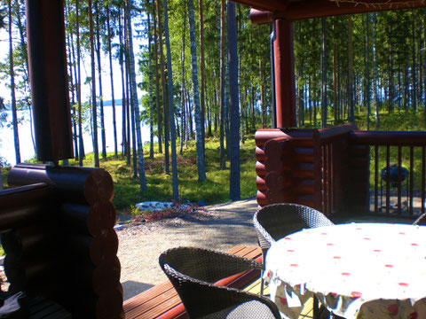 smsfi. de ODER ferienhaus-am-see-finnland.de Sunny Mökki Sysmä. Ferienhaus direkt am See in Süd-Finnland. Eigenes Boot. Sauna im Haus. Ganzjährig mit dem Pkw erreichbar.