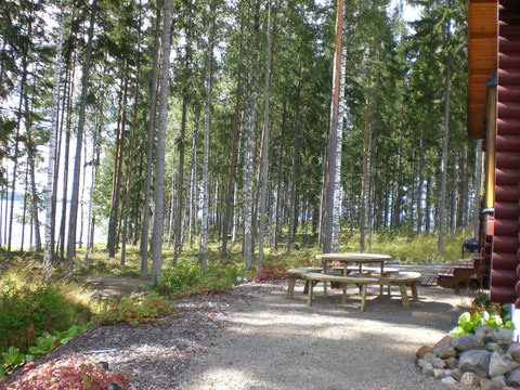 smsfi. de  ODER  ferienhaus-am-see-finnland.de      Sunny Mökki Sysmä. Ferienhaus direkt am See in Süd-Finnland. Eigenes Boot. Sauna im Haus. Ganzjährig mit dem Pkw erreichbar.