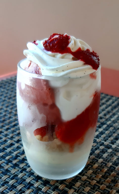 Verrine glacée fraise / vanille ...