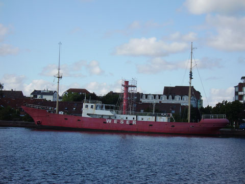 Das Schiff liegt heute (Foto vom 08.08.2015) auf seinen Liegeplatz am Bontekai in Wilhelmshaven und ist wohl seinem Untergang geweiht.