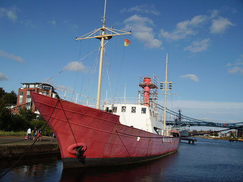 Die Sanierung des Feuerschiff würde ca.800.000 Euro kosten. Der Unterhalt des Schiffs würde ca.100.000 pro Jahr kosten.