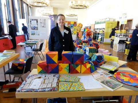 The artist for patchwork puzzles and quilts in the math workshop of elementary school in Friedland. Here: visiting the university of Mainz in Germany, MINT congress 9. april 2011.