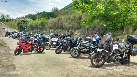  17 motos prêtes à conquérir l'Ardèche du moins ses gorges !! 