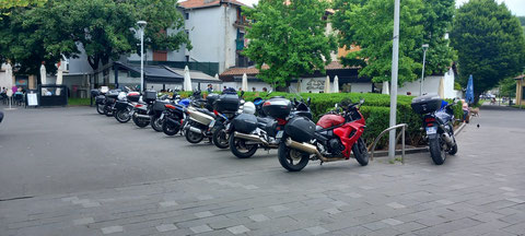 Les motos au repos à Irun 