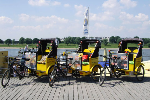 auf der Rheinuferpromenade