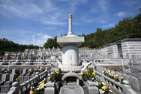 永代供養塔（除暗遍明塔）