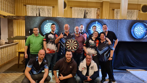 auf dem Foto die beiden Final-Team vom TuS Jaderberg und dem DC Steelfire Seefeld