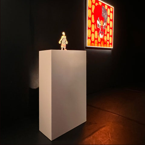 Ausstellungssockel weiß in Münchner Eventhalle für Kunstwerk