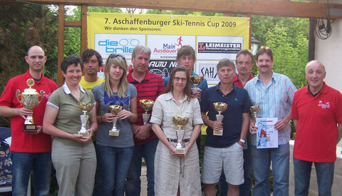 Markus Wengerter (Tennis-Abteilungsleiter), Tanja Repp (WSV), Uwe Breunig (PWA), Katharina und Peter Siemes, Beate Trapp, Johannes Siemes (alle WSV), Michael Ries (TC Obernau), Michael Kempf, Georg Grieb (beide WSV) und Klaus Bergmann (1. Vorsitzender).