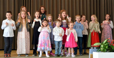 Die "Nüdlinger Spatzen" beim Kinderchorkonzert in Bad Bocklet - 2017