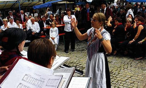 Offenes Singen - 150 Jahre FSB - Oberelsbach - Chorleit.-Premiere - Mirja Betzer -010712