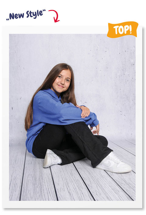 Fotohintergrund New-Style in Betonoptik für die Schulfotografie bei Junior-Foto