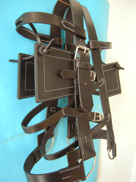 jáquimas ajustables para burros hechas en cuero de 1 calidad, cortada y cosida a mano. ajustables a 70 euros (mas gatos de envíos)