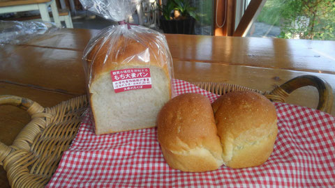 もち大麦食パン¥430、もち大麦ツインパン¥195