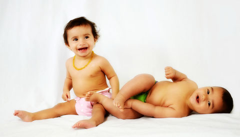 Happy Babies with Cloth Diapers from Hippybottomus Suisse