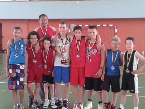 Equipe U13 - Remise des médailles pour leur 1ère place au championnat départemental 2014