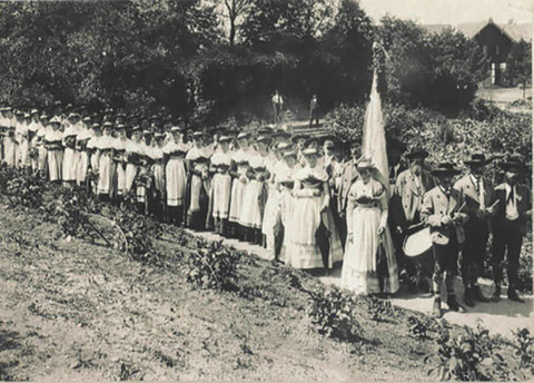 Bildnachweis: Trachtenverein Miesbach 1862/Autor unbekannt/wikipedia.org