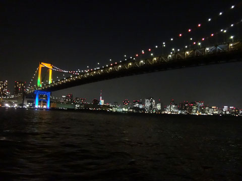 レインボーブリッジも東京タワーもオリンピックカラーです。