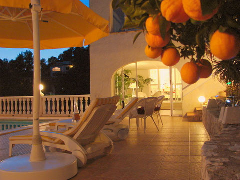 Terrasse, Pool, Eingang Ferienwohnung