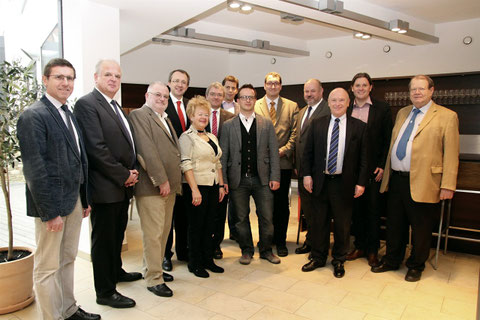 Der Besprechung diverser Möglichkeiten der Zusammenarbeit im Zentralraum Niederösterreich wohnten unter anderem Bgm. Dr. Reinhard Resch und Bgm. Matthias Stadler (4.v.links) bei. Foto: zVg