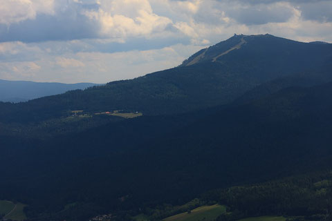 Anflug zum Großen Arber von Nordwest. Rückenwind mit rund 10 Knoten genau auf die Hänge und Thermik verhelfen uns rasant bis zum Gipfel. Foto: PE