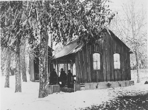 Im Sommer und im Winter besuchen viele Menschen die Kapelle auf dem Buschberg. (Foto von ca. 1925)