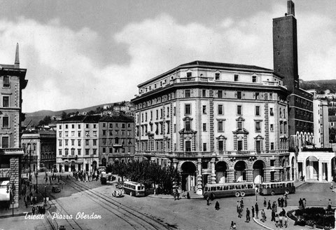 Sulla destra Casa del Combattente sede ANMI TRIESTE foto  anni 40