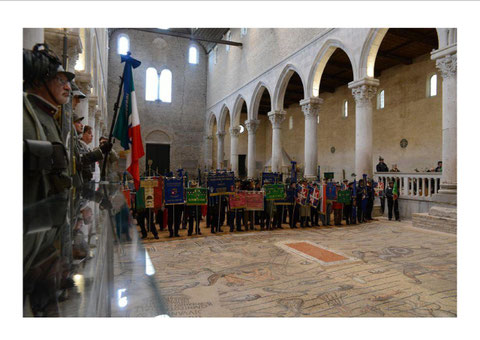 Basilica di Aquileia schieramento labari associazioni 