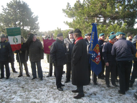 Cerimonia alla Foiba .C.N. Seppi e Pres. Botteghelli.